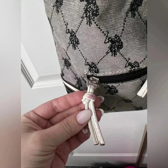 US Polo Assn | Monogram Canvas Bucket Bag With Crossbody Strap - Picture 4 of 13